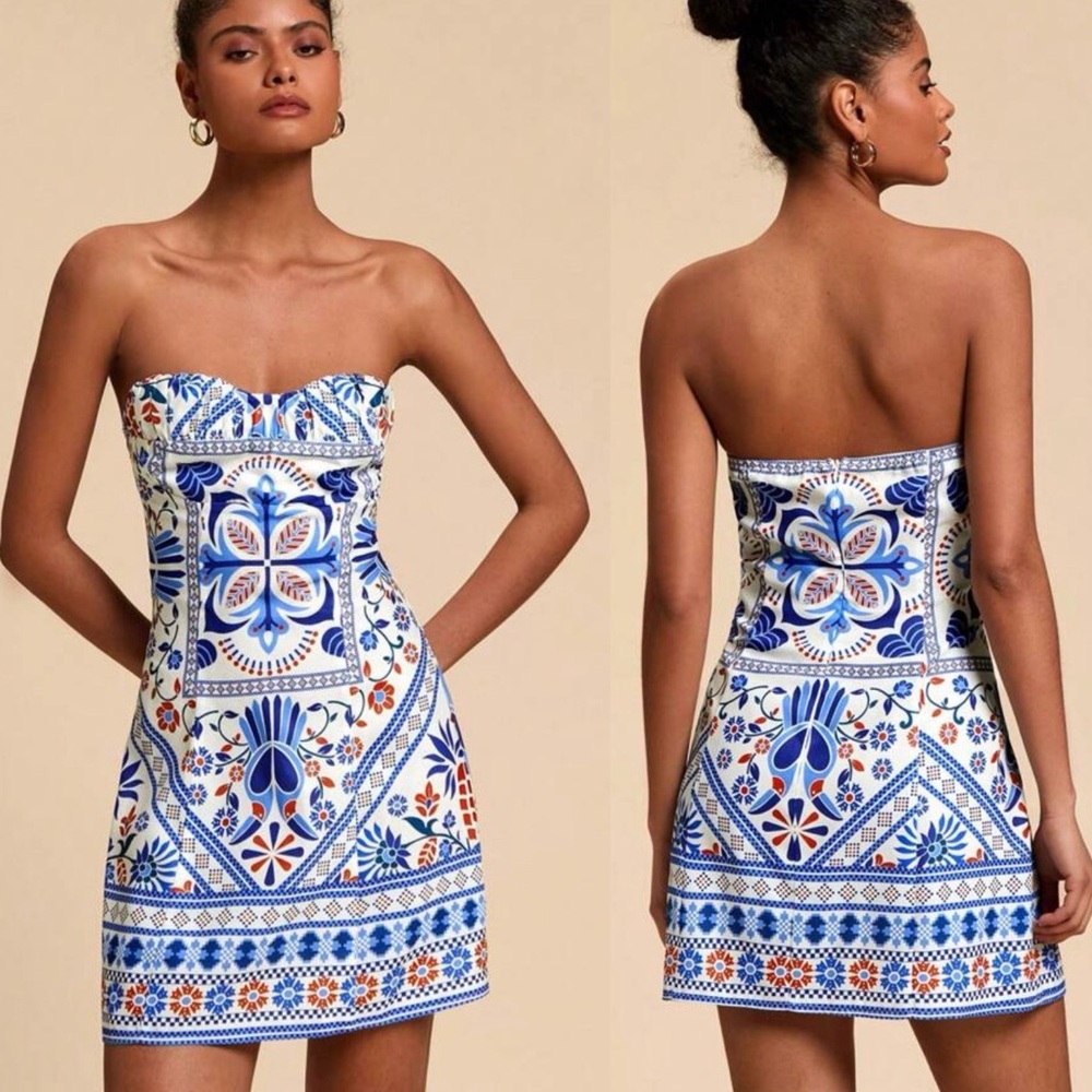 Floral Strapless Dress in Blue and White with red accents! Size XS
